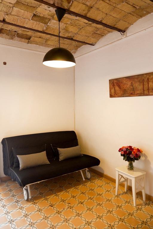 Piso En Poblesec Apartment Barcelona Exterior photo